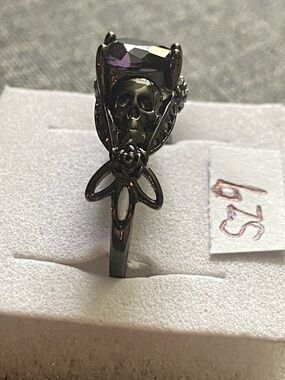 Blackened Skull Ring with Purple Stone - Gothic Women’s Fashion